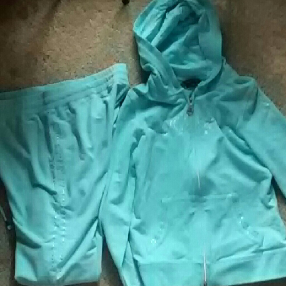Bcbg Capri sweatsuit